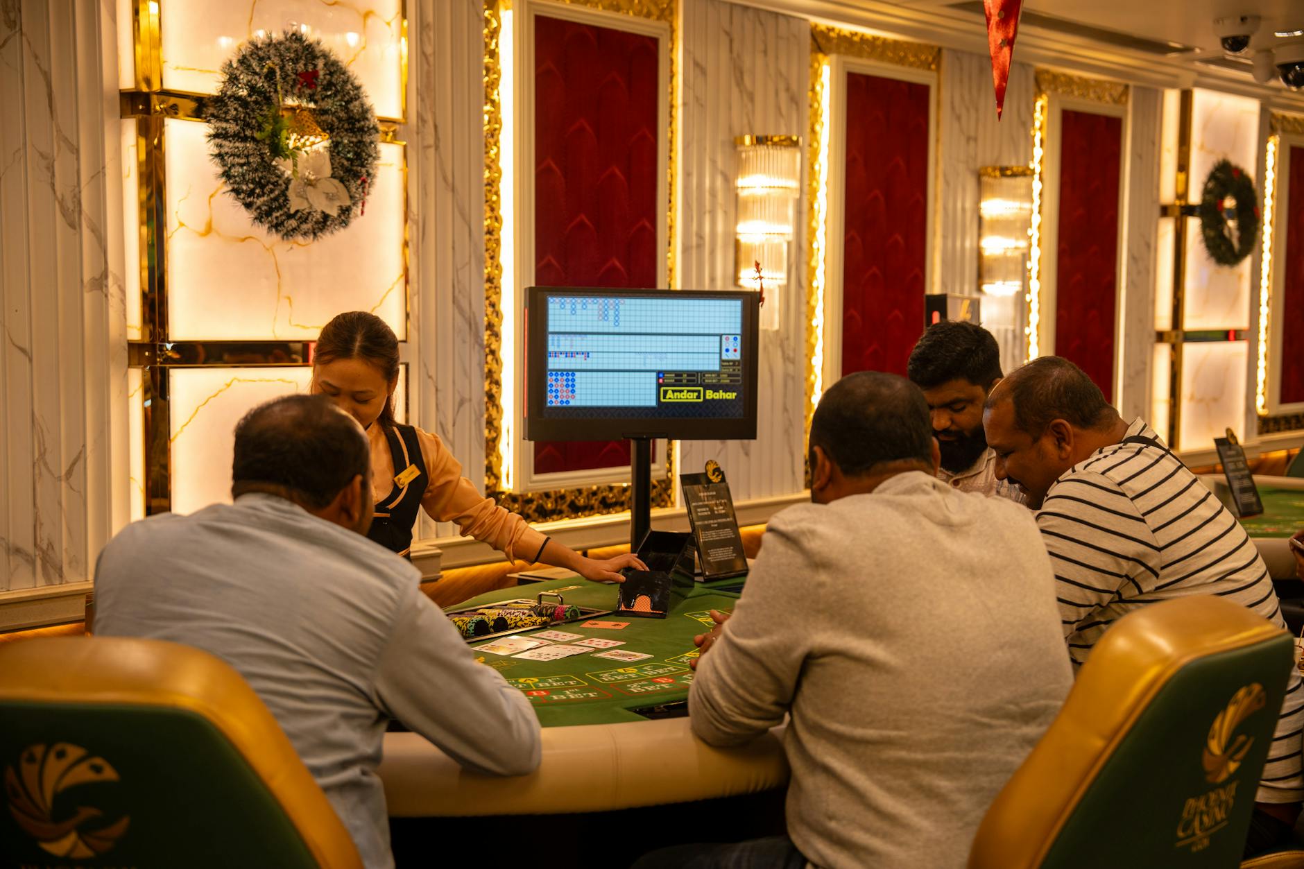 Baccarat là trò dễ tiếp cận nếu người chơi nắm rõ luật và cửa cược nên ưu tiên.